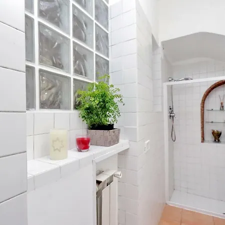 St Peter Station Apartment *